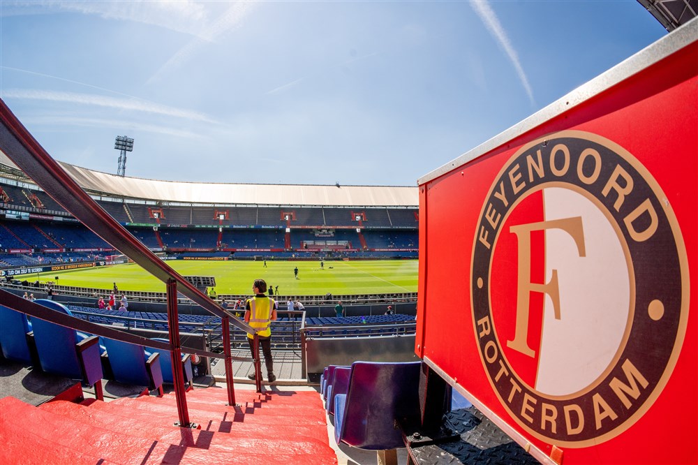 Op de foto met de TOTO KNVB Beker: zaterdagmiddag in Heerenveen