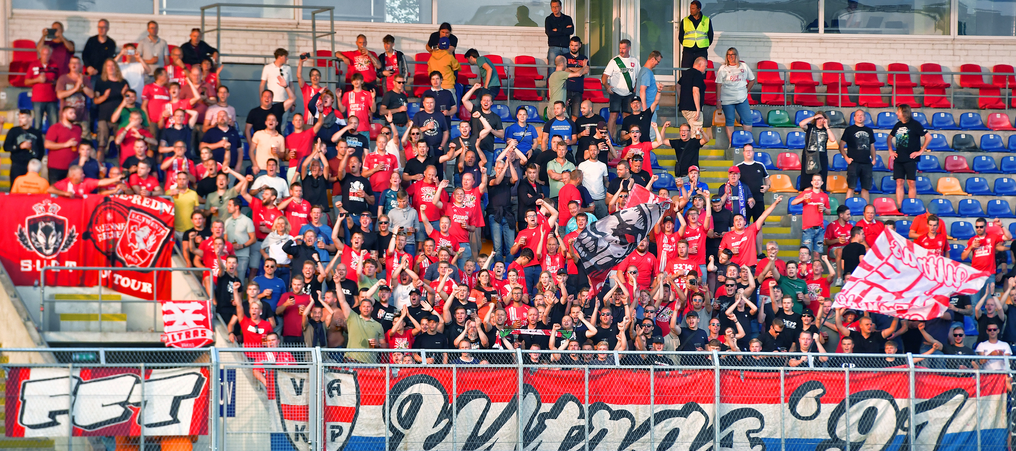 FC Twente supporters in het uitvak bij FC Riga