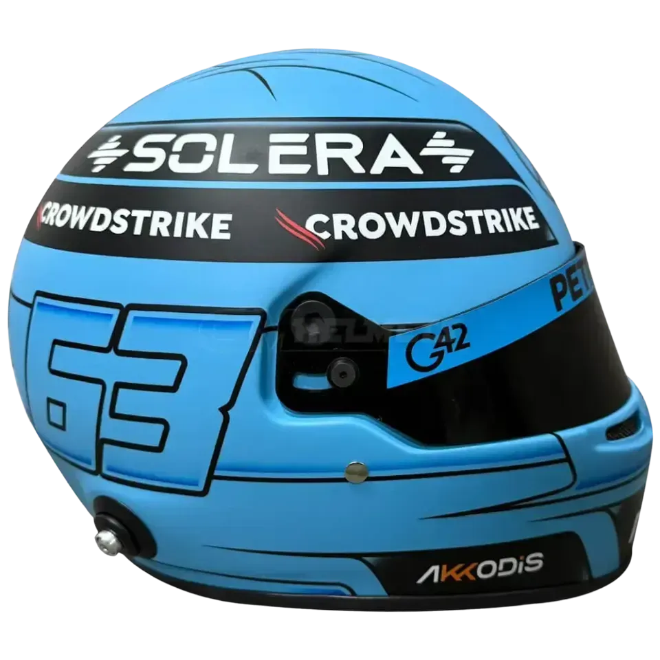 Blauwe helm van George Russell van renstal Mercedes