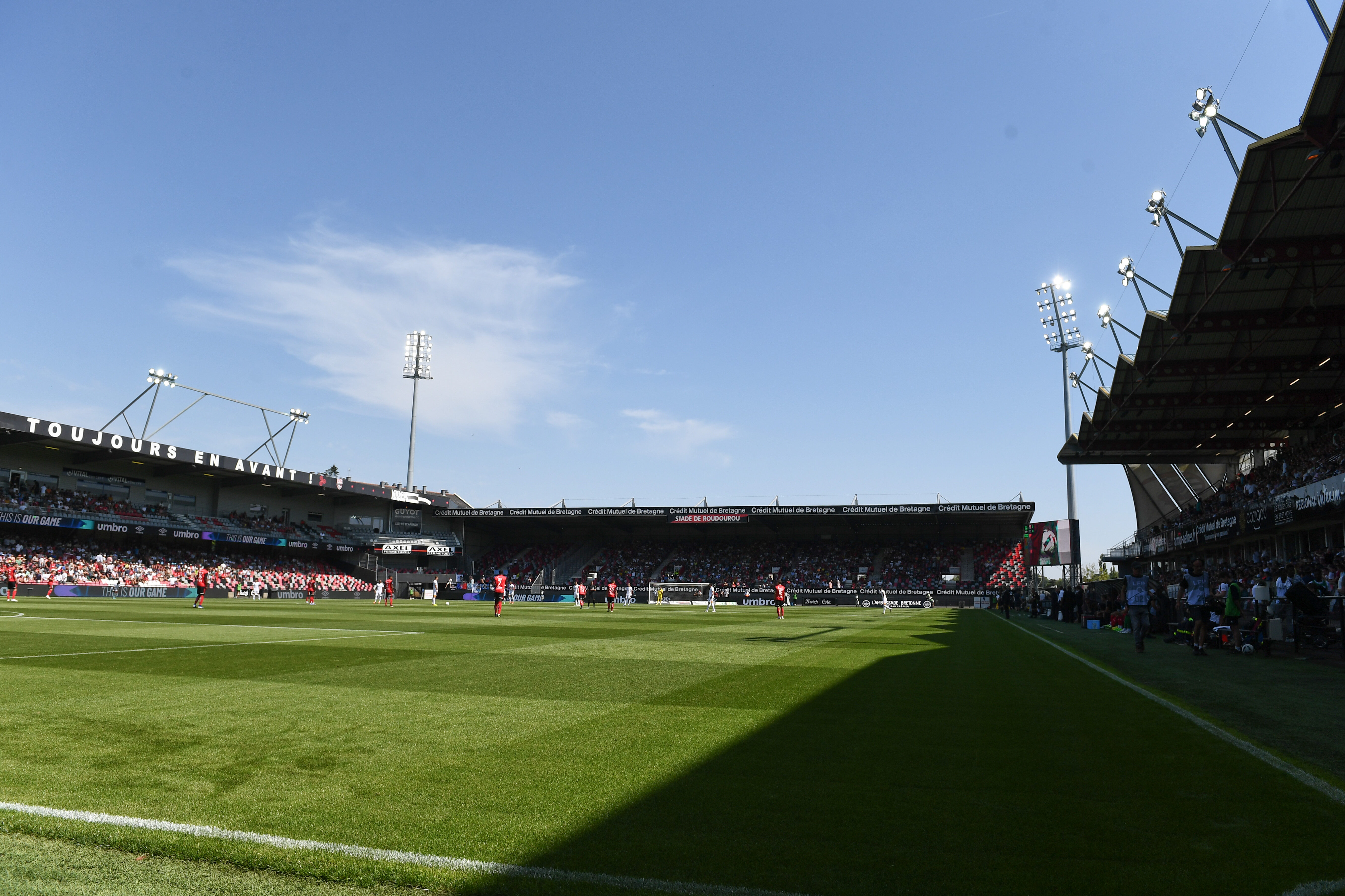 Het Stade du Roudourou in Guingamp, waar PSV dinsdagavond tegen Stade Brest speelt