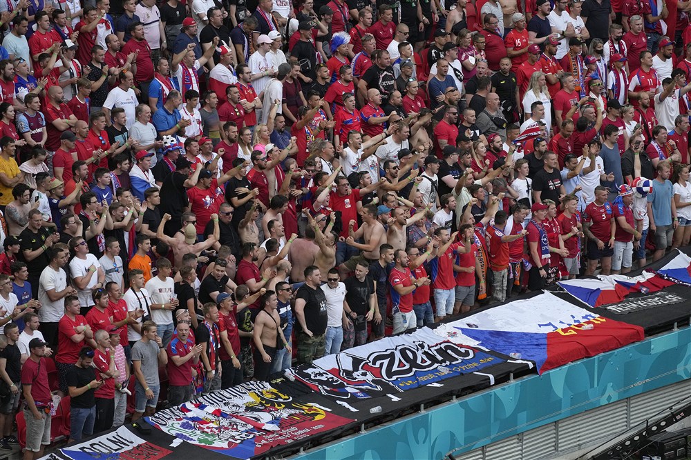 Fans van Tsjechie juichen voor hun nationale ploeg