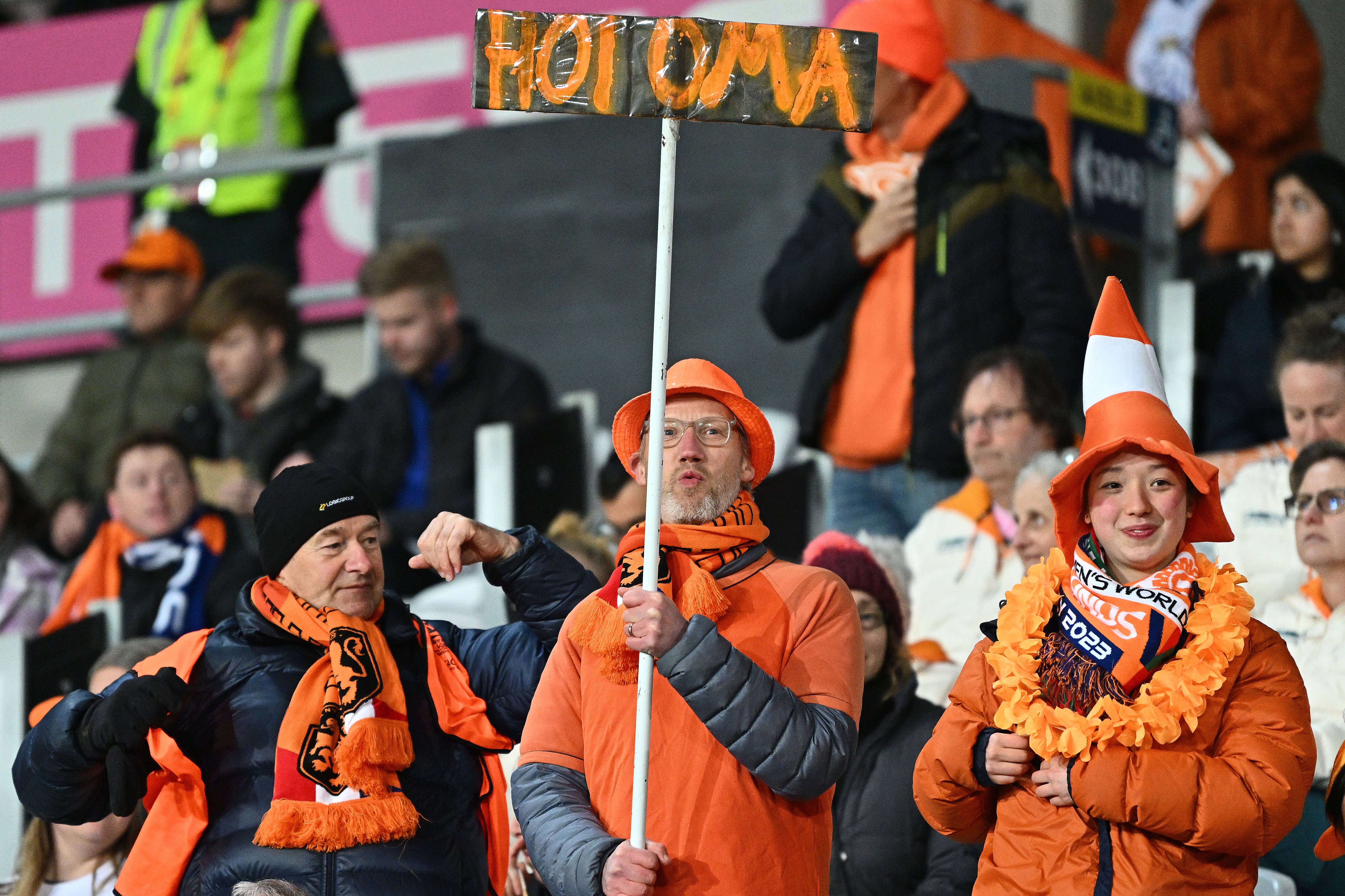 Supporters van het Nederlands Elftal tijdens de WK wedstrijd tegen Vietnam