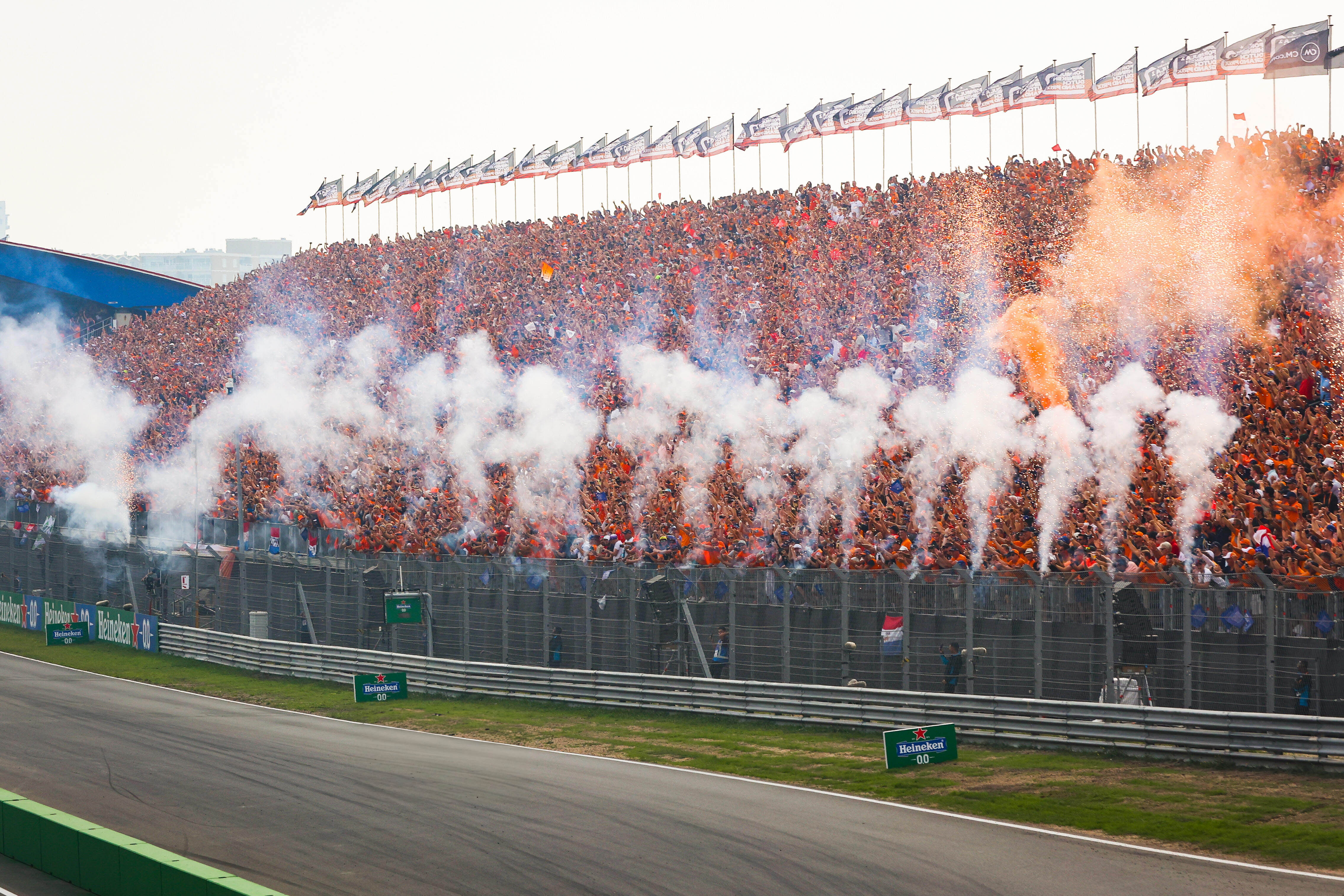 Oranjetribunes voor de F1 Grand Prix van Zandvoort