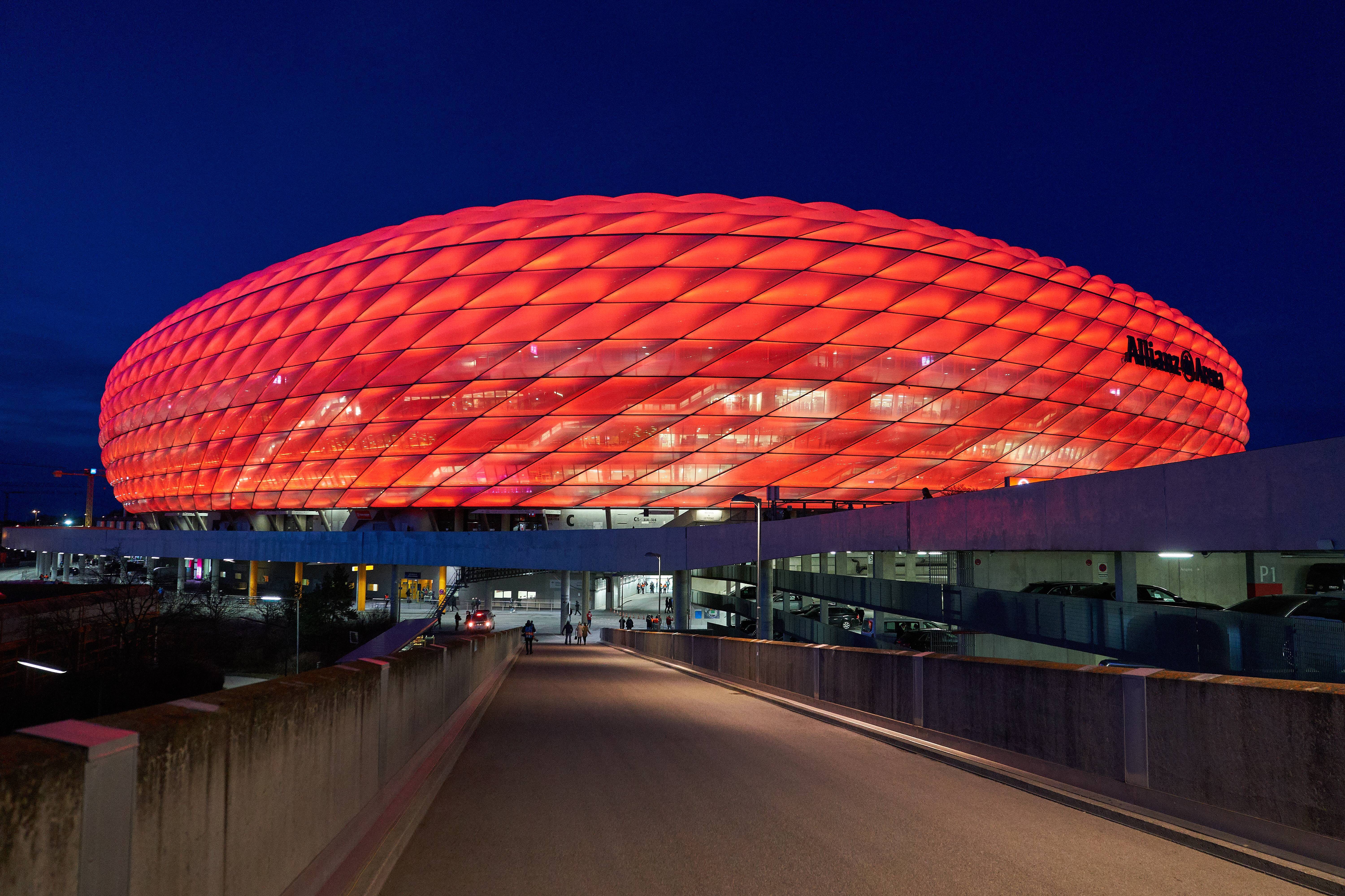 De buitenkant van de Allianz Arena in München. Lees hier de voorspelling van Slovenië - Servië.