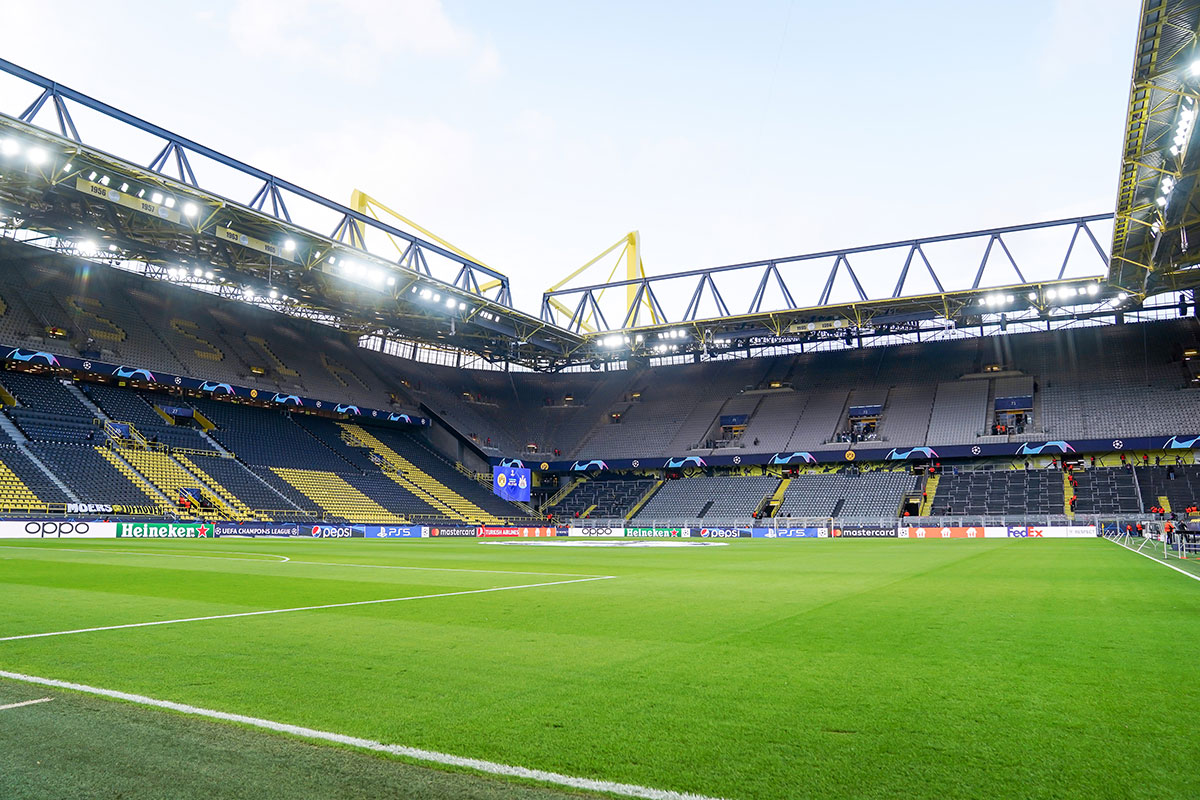 Het Signal Iduna Park in Dortmund, in de volksmond nog altijd het Westfalenstadion