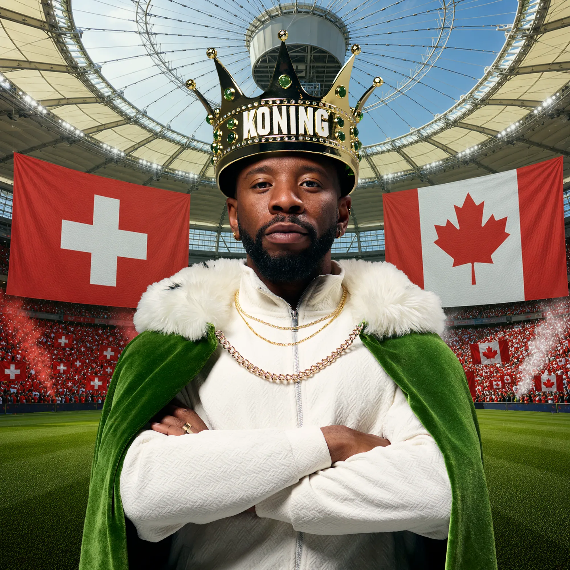 Man met kroon en koningsmantel in stadion met Zwitserse en Canadese vlaggen